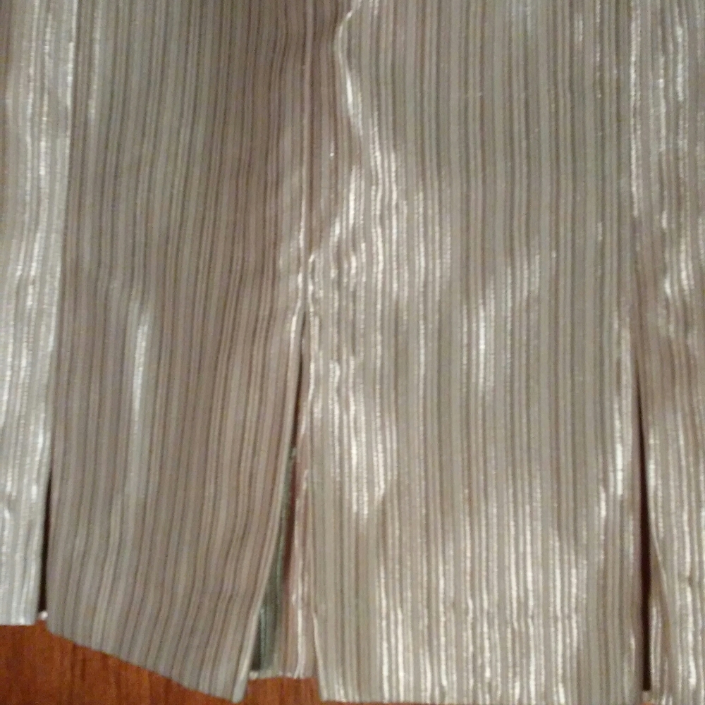 Pleated Bottom Skirt - Picture 4 of 5